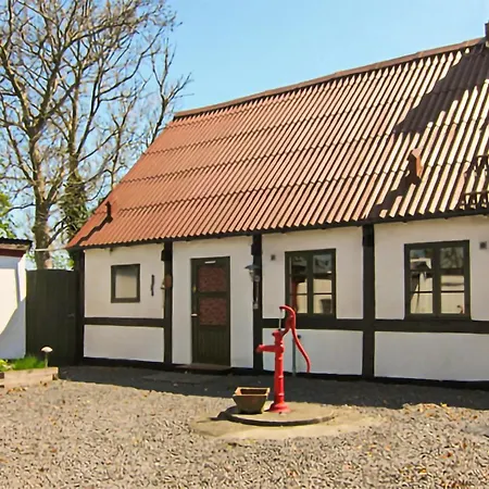 Beautiful In Aakirkeby With Wifi Prázdninový dům Åkirkeby