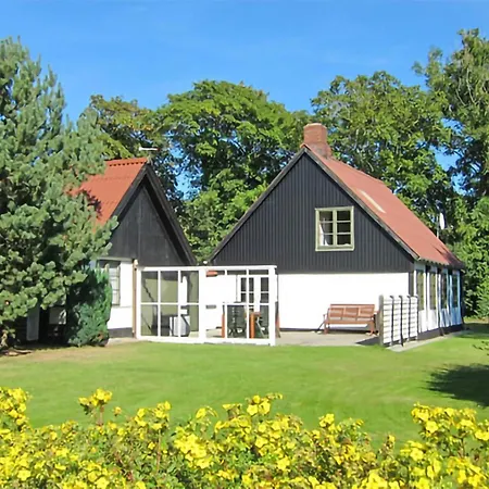 Prázdninový dům Beautiful In Aakirkeby With Wifi Åkirkeby