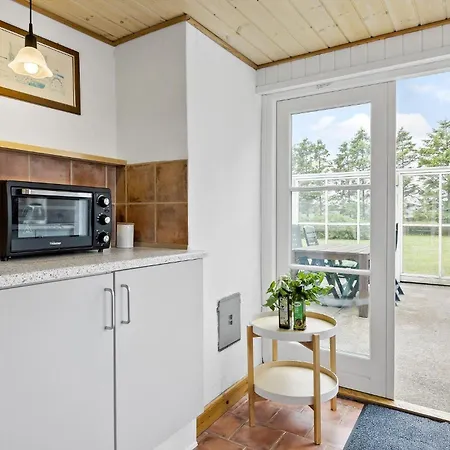 Prázdninový dům Beautiful In Aakirkeby With Wifi *