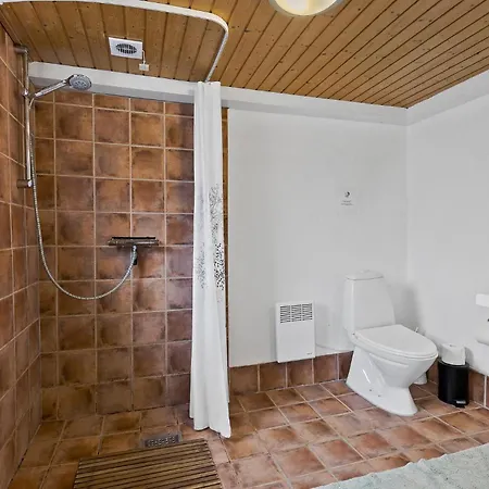 Prázdninový dům Beautiful In Aakirkeby With Wifi